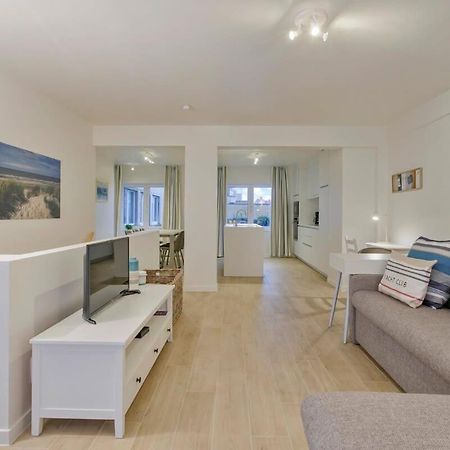 Huswell - Stunning Apartment At The Beachfront Of De Haan Exterior foto