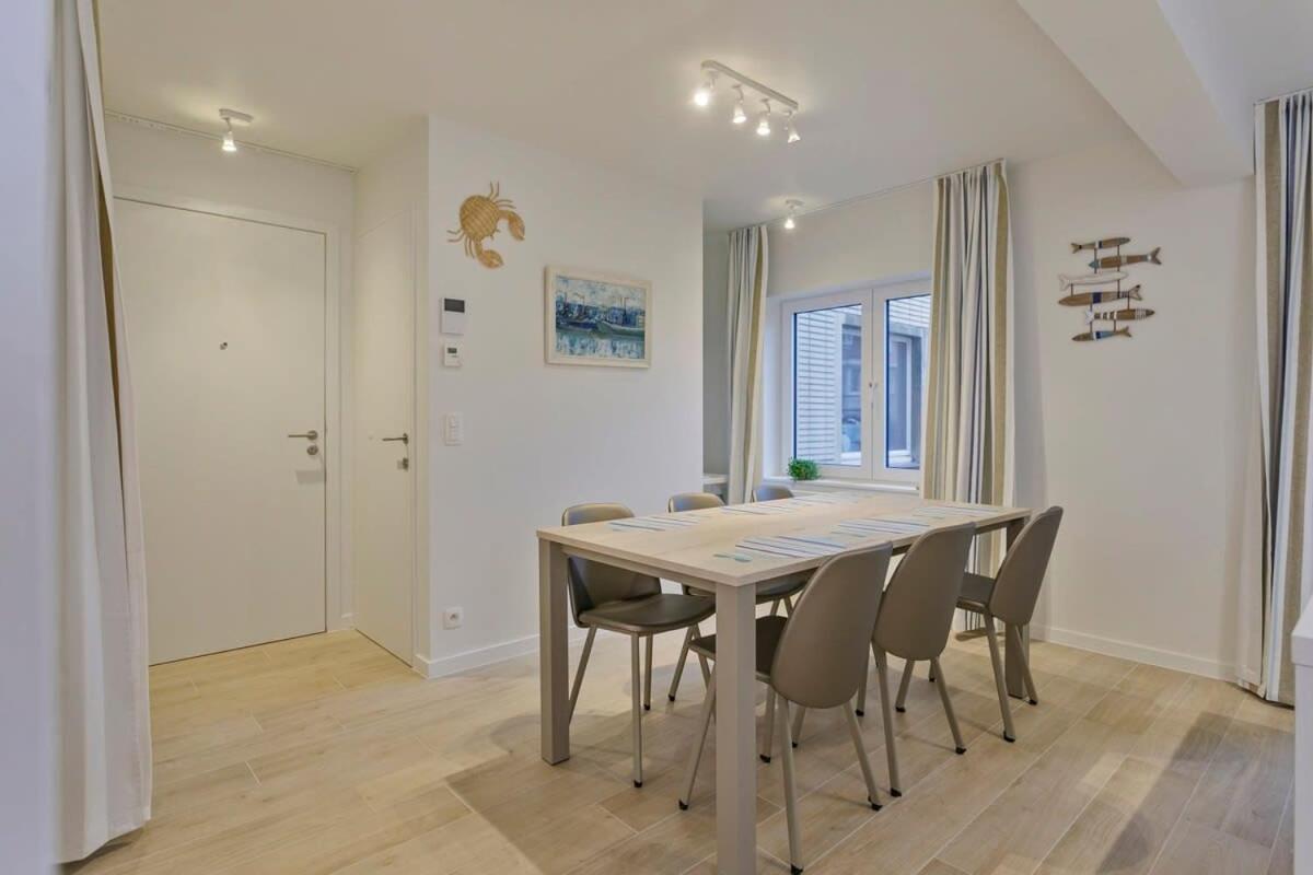 Huswell - Stunning Apartment At The Beachfront Of De Haan Exterior foto