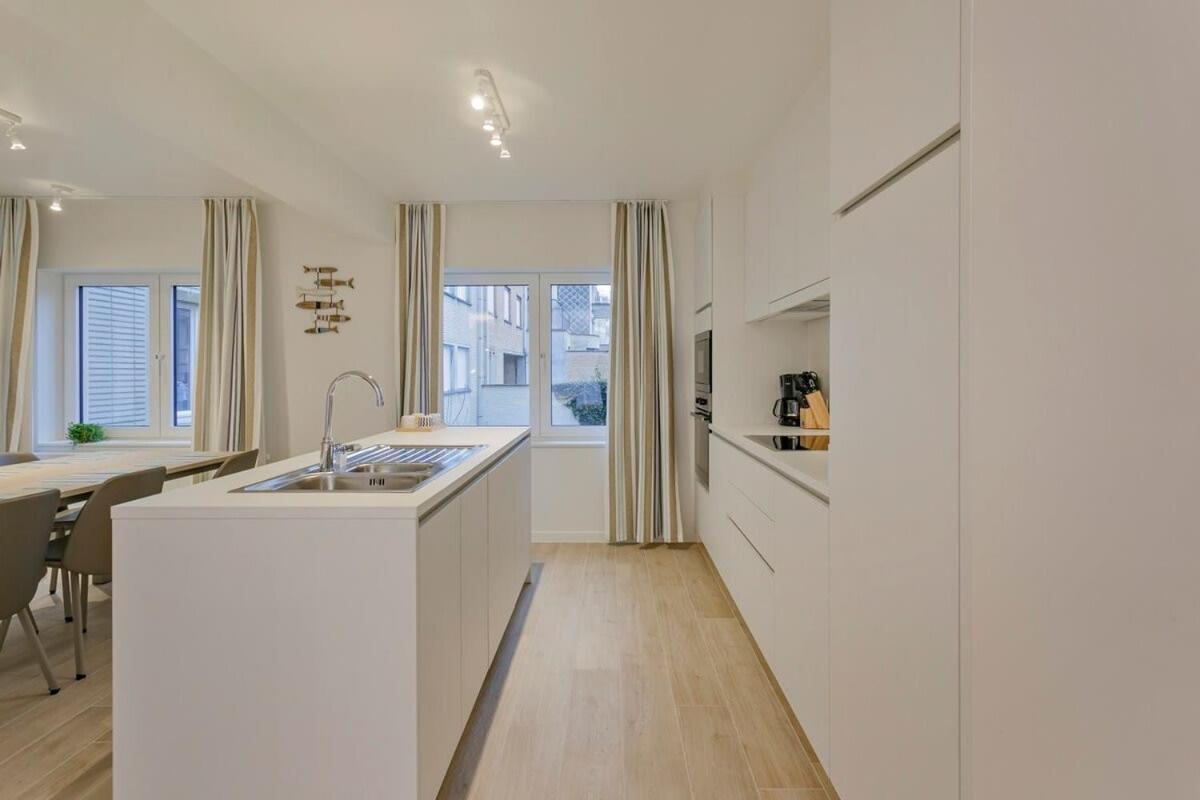 Huswell - Stunning Apartment At The Beachfront Of De Haan Exterior foto