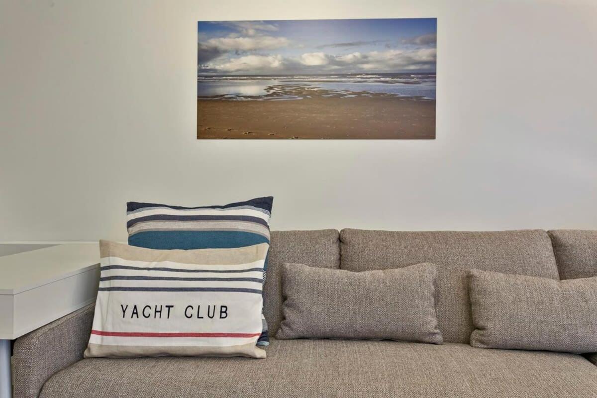 Huswell - Stunning Apartment At The Beachfront Of De Haan Exterior foto